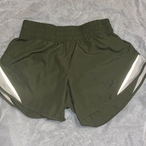 🌵Army green workout shorts